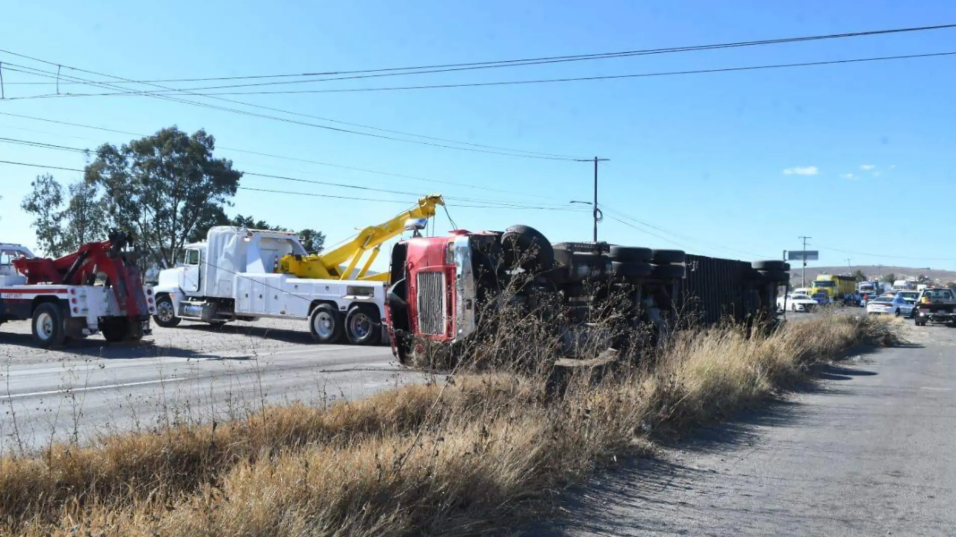 Vuelca tráiler en el Libramiento Norte en Irapuato (1)